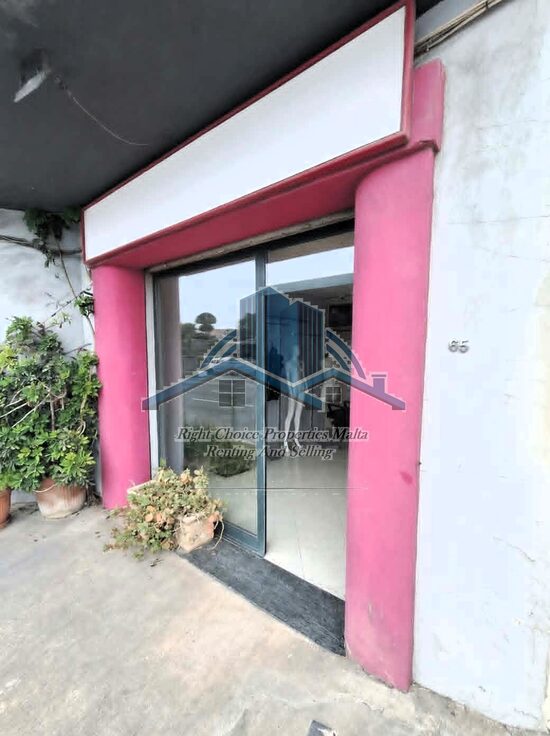 Prime Seafront Commercial Shop – Class 4B To Let In Xemxija